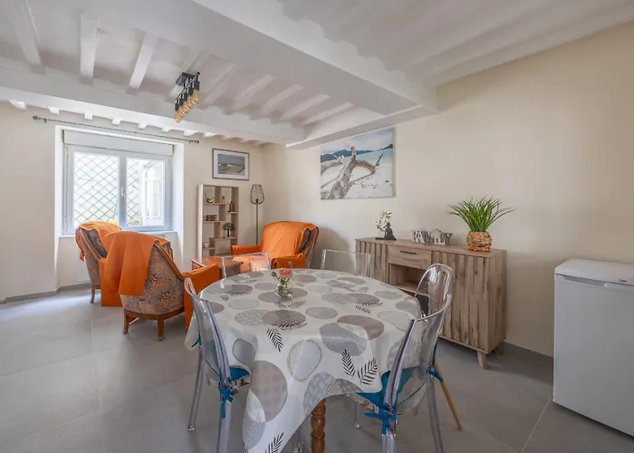 Les Colibris Little House In The City-center * 阿罗芒什莱班