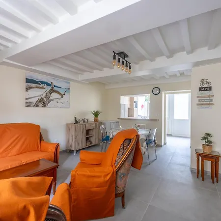 Casa de Férias Les Colibris Little House In The City-center