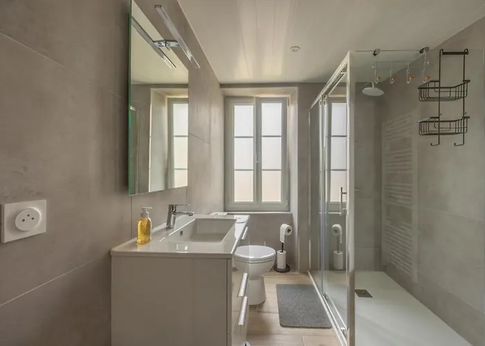 Les Colibris Little House In The City-center *