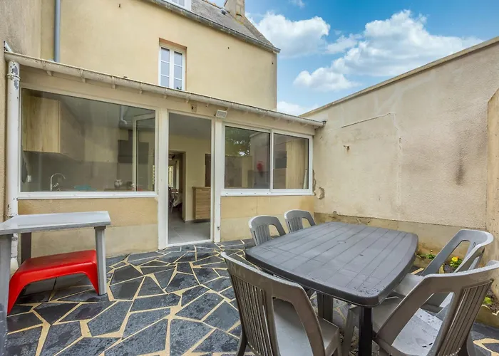 Les Colibris Little House In The City-center Holiday home